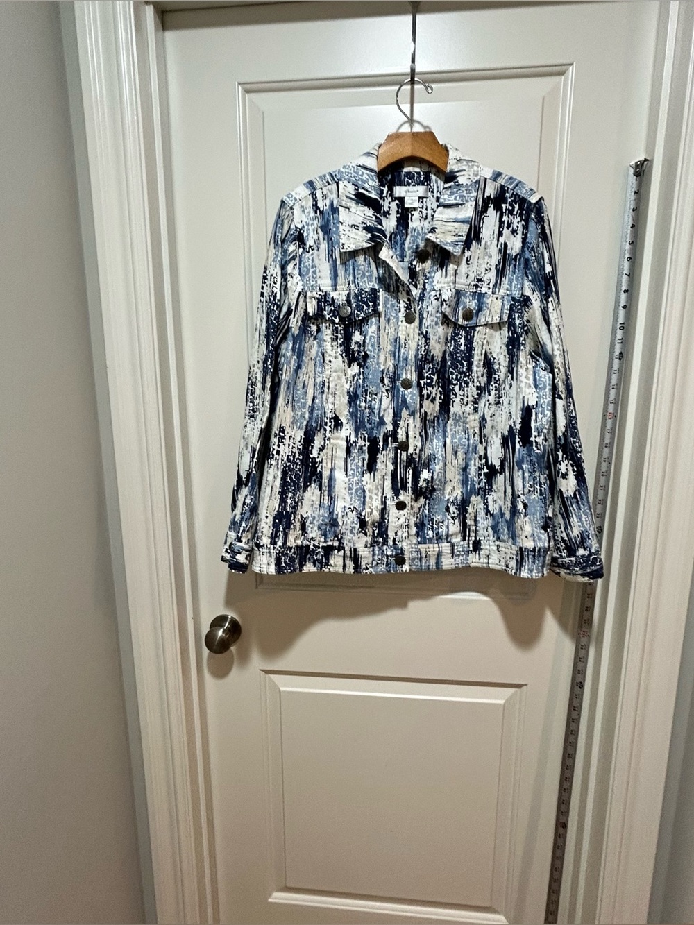 C J Banks women’s size 1X Blue and White Abstract Print Jean Jacket LIKE NEW